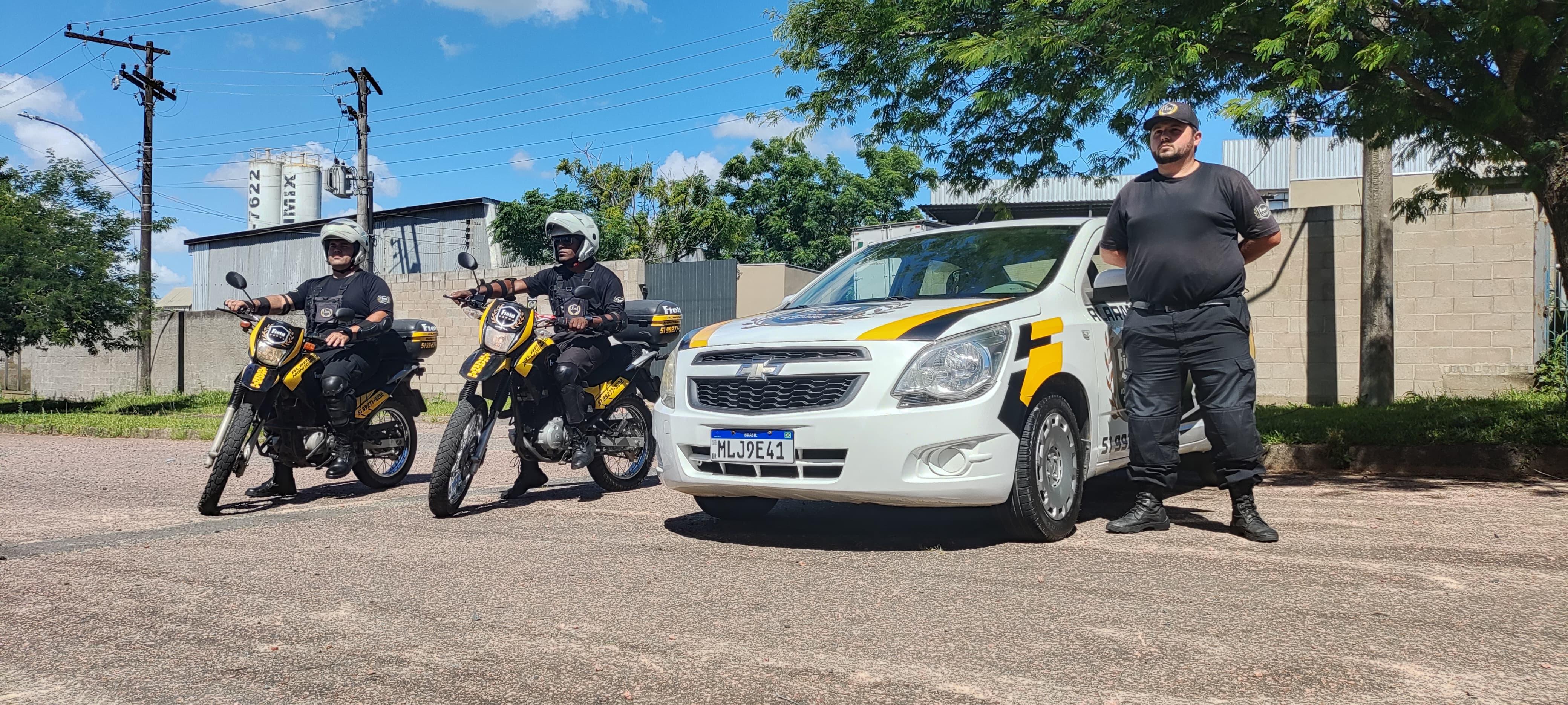 Equipe Field com viatura e motos de pronta resposta