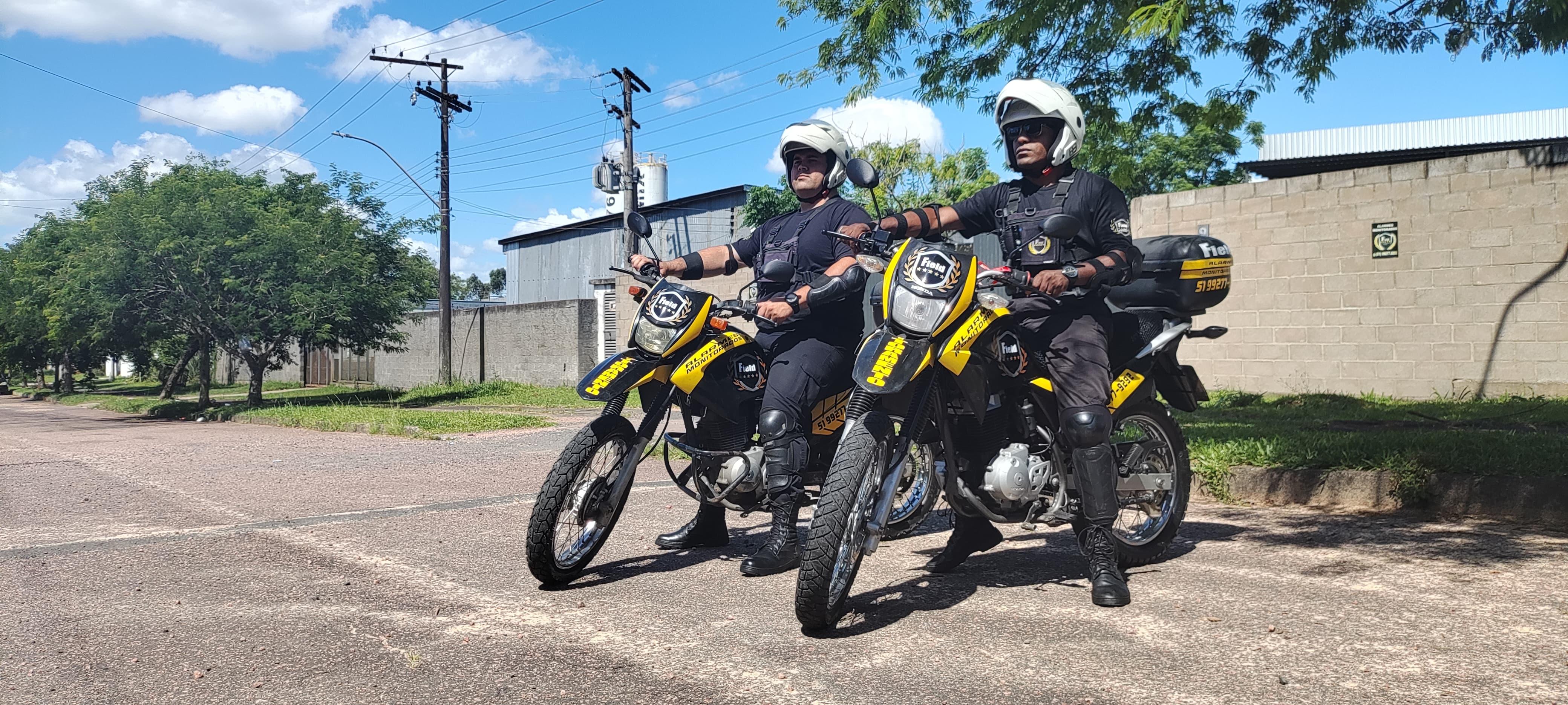 Agentes Field em patrulha motorizada